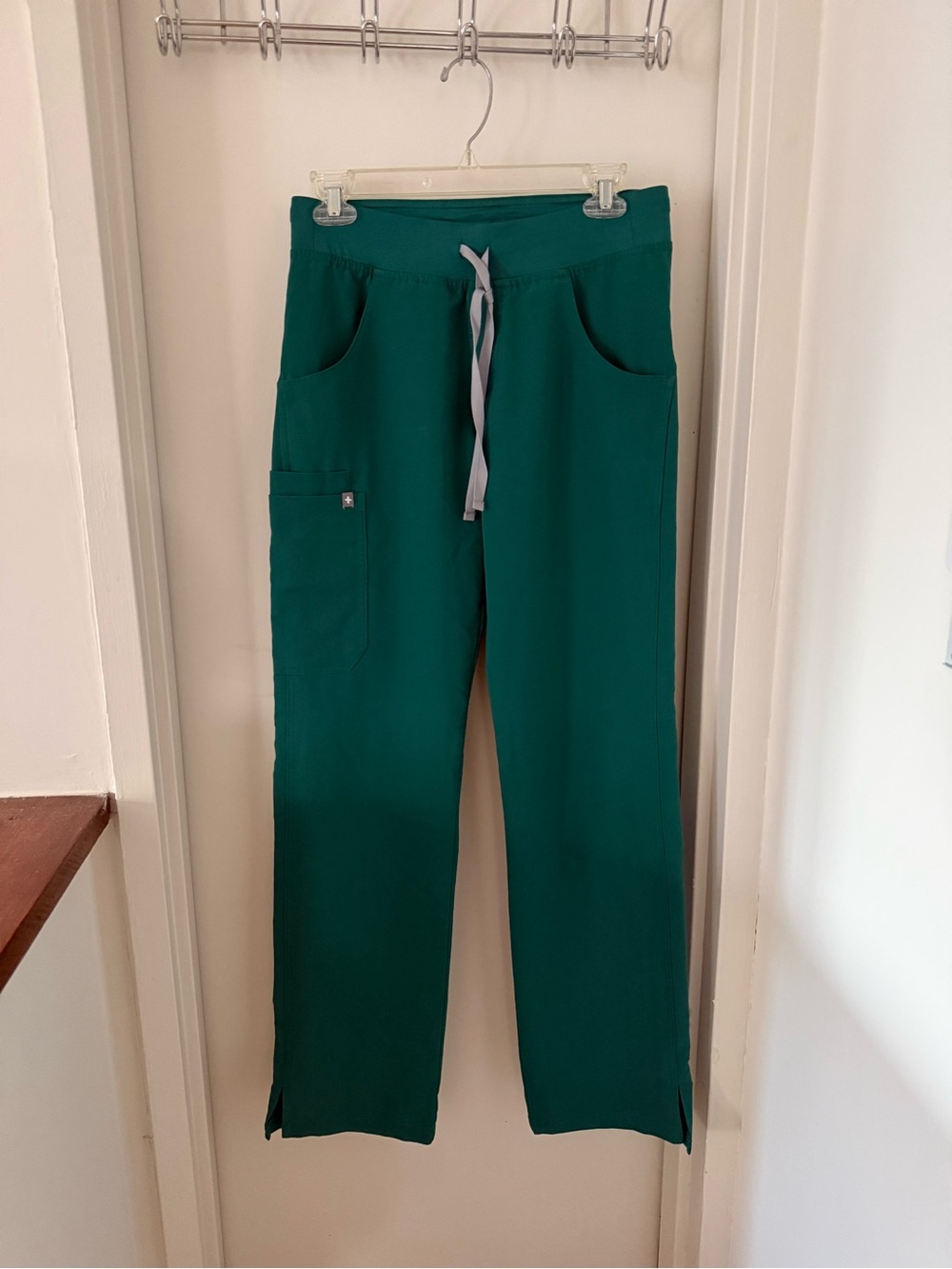 FIGS Kade Cargo XS/T in Hunter Green
